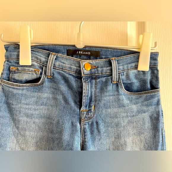 J Brand Jeans Mid-rise Capri Jeans in Dynamic - Picture 3 of 4